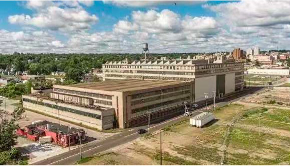 More Photos Of 246-250 E Fourth St, Mansfield Distribution For Lease