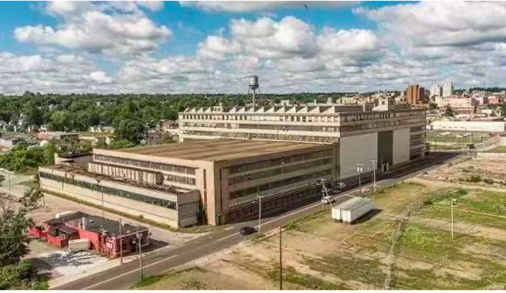 More Photos Of 246-250 E Fourth St, Mansfield Distribution For Sale