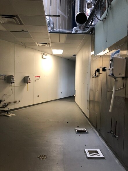 More Photos Of 1504 N Fremont St, Chicago Storefront For Lease