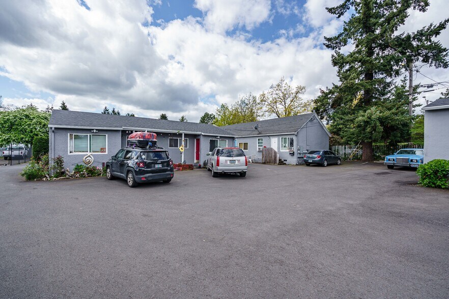 More Photos Of 13718 SE Division St, Portland Apartments For Sale