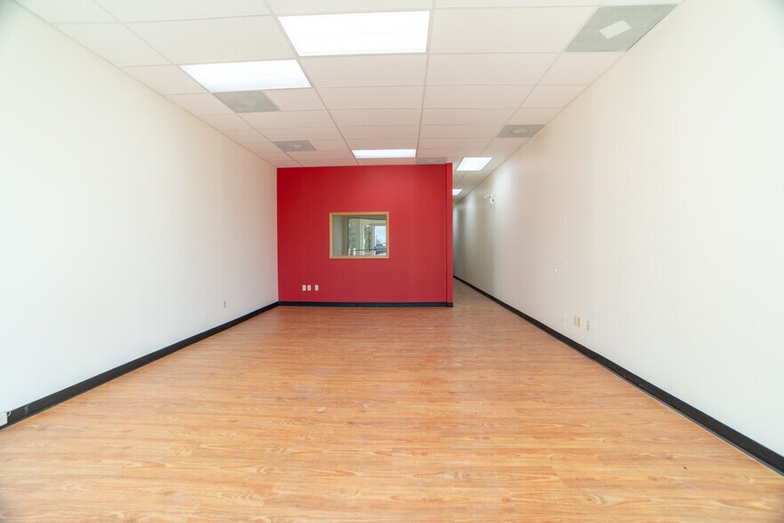 More Photos Of 3801-3837 Vaile Ave, Florissant General Retail For Lease