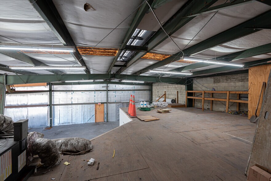 More Photos Of 420 NE 3rd Ave, Cape Coral Warehouse For Lease