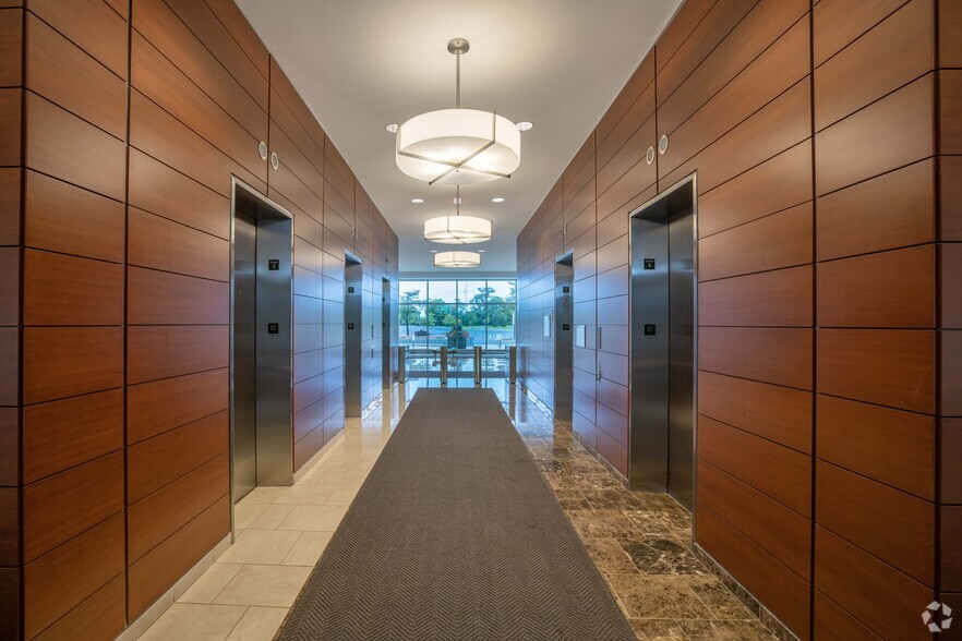 More Photos Of 231 N Martingale Rd, Schaumburg Office For Lease
