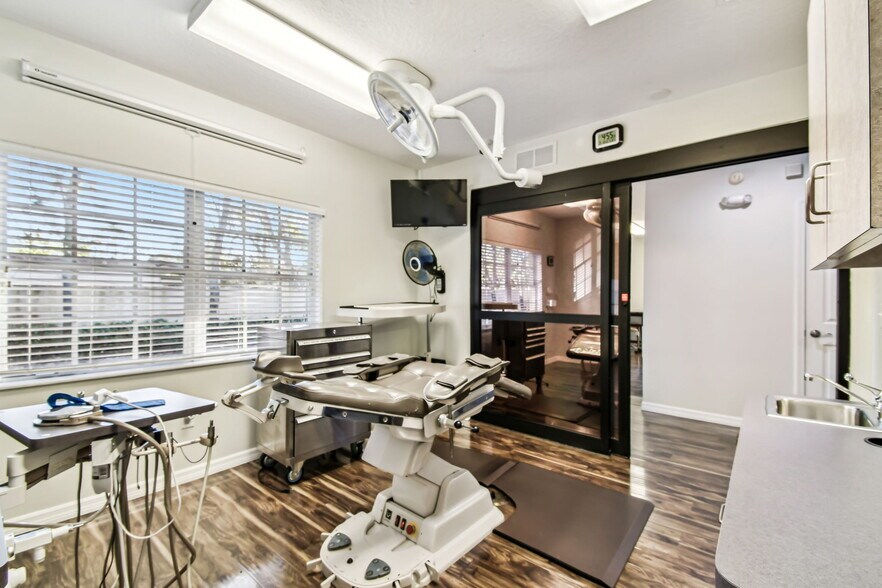 More Photos Of 7720 W Waters Ave, Tampa Office For Lease