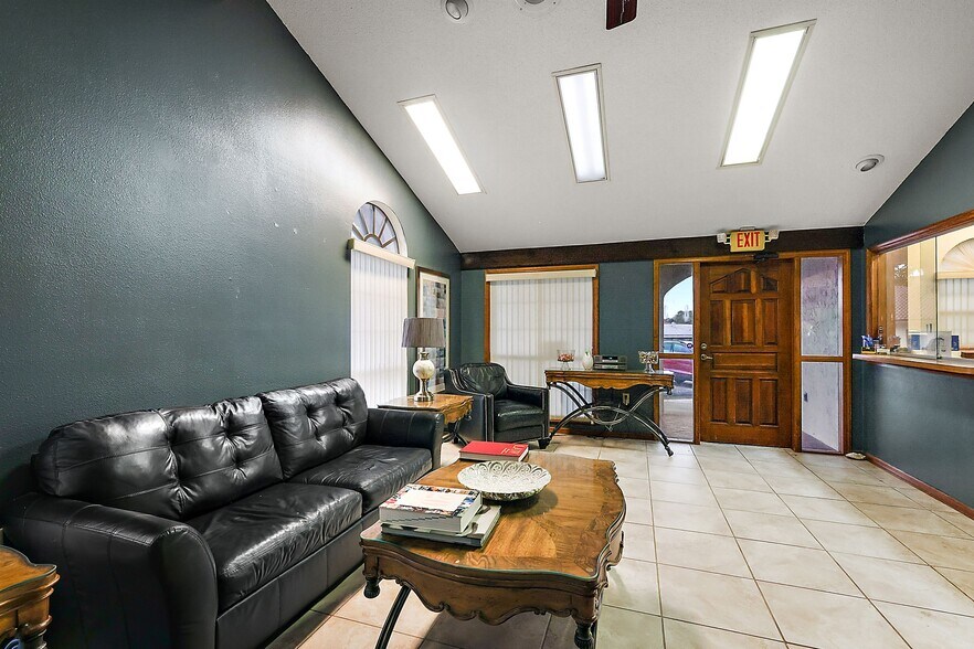 More Photos Of 1020 E North Blvd, Leesburg Medical For Sale