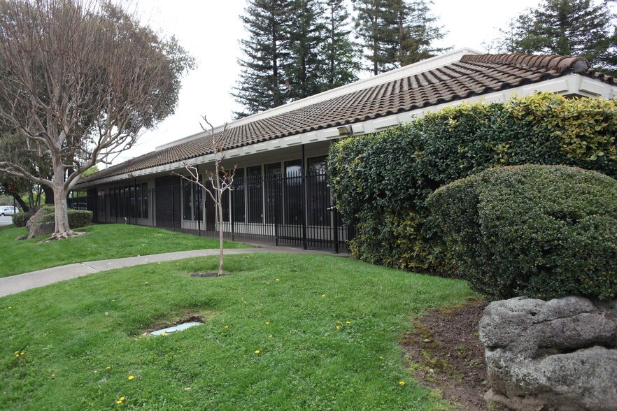 More Photos Of 6151 Fair Oaks Blvd, Carmichael Office For Lease