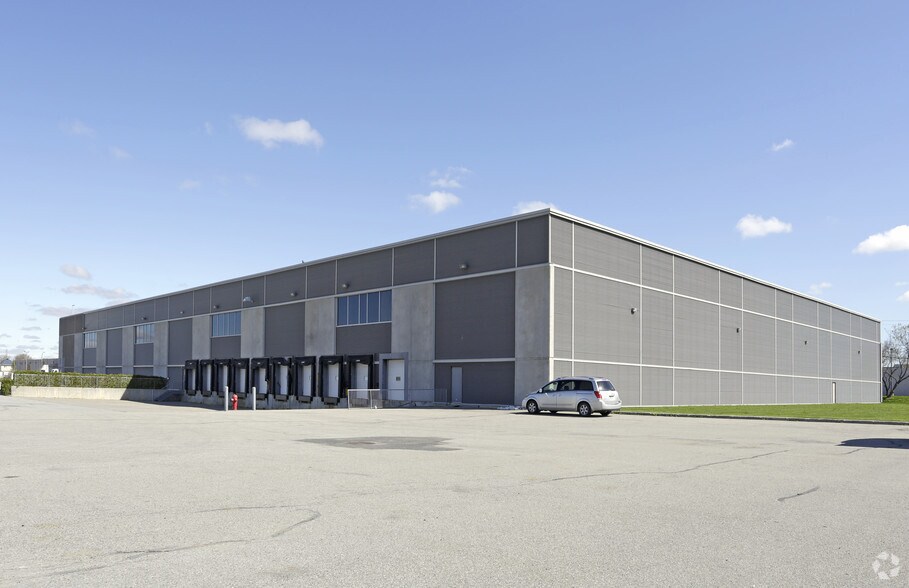 More Photos Of 17550 Rte Transcanadienne, Montréal Warehouse For Lease