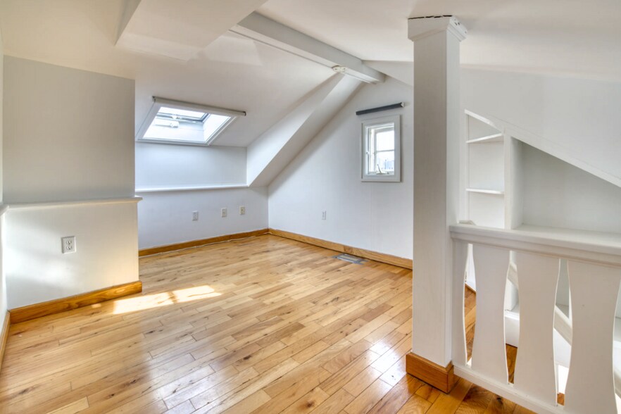 More Photos Of 23 Bridge St, Sag Harbor Freestanding For Sale