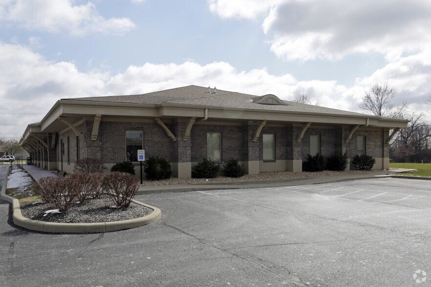 More Photos Of 8360 S Emerson Ave, Indianapolis Medical For Lease
