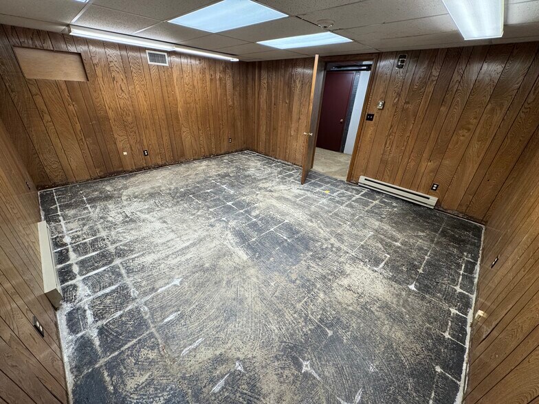 More Photos Of 132 Main St, Southington Bank For Lease