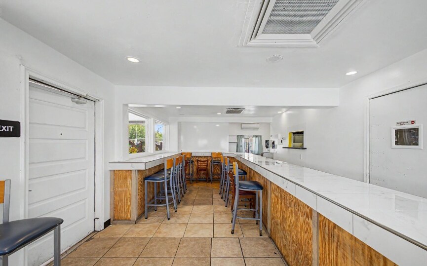 More Photos Of 801 E Broadway Rd, Mesa Fast Food For Sale