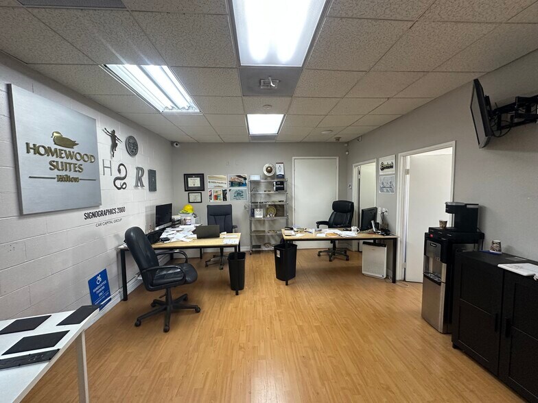 More Photos Of 400-402 W Chevy Chase Dr, Glendale Manufacturing For Lease