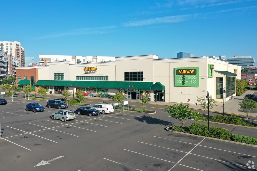 More Photos Of 699 Canal St, Stamford Supermarket For Lease