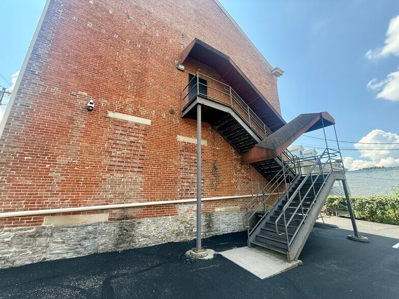 More Photos Of 15 W Center St, Lawrenceburg Coworking Space
