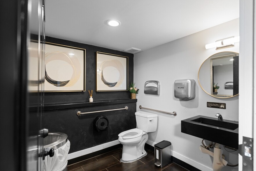 More Photos Of 281 Peters St SW, Atlanta Bar For Sale