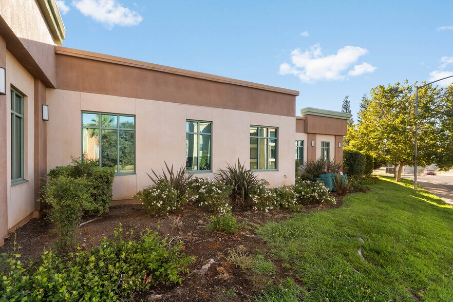 More Photos Of 82 Table Mountain Blvd, Oroville Office For Sale