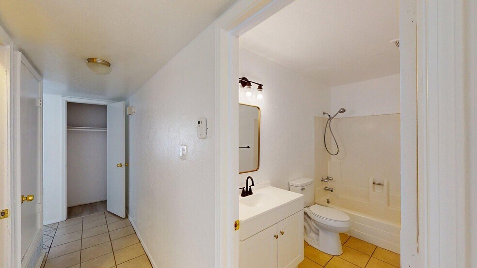 More Photos Of 1000 Meadowlark Ct SE, Rio Rancho Apartments For Sale
