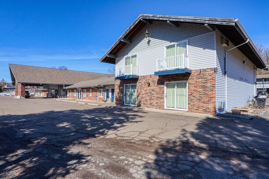 More Photos Of 726 S Highway 35, Saint Croix Falls Hotel For Sale