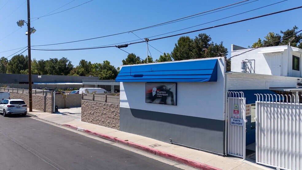 More Photos Of 14723 Aetna St, Van Nuys Auto Repair For Sale