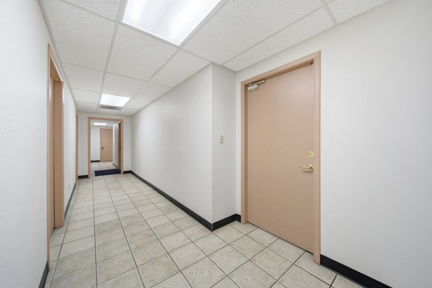 More Photos Of 104 E Fowler Ave, Tampa Office For Sale