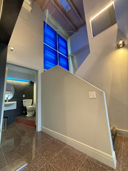 More Photos Of 1025 S Dixie Hwy, Delray Beach Light Manufacturing For Lease