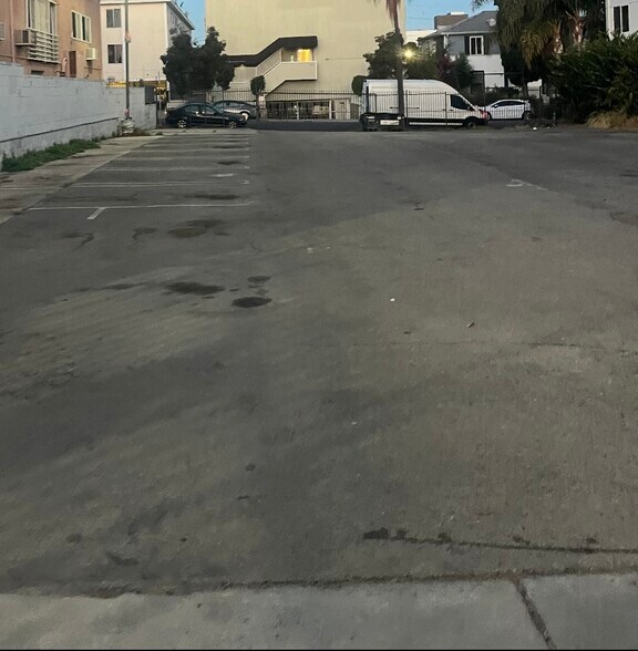 More Photos Of 933 S Western Ave, Los Angeles Auto Dealership For Lease