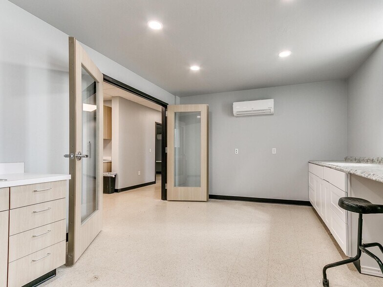 More Photos Of 505 NE 46th St, Oklahoma City Office For Lease