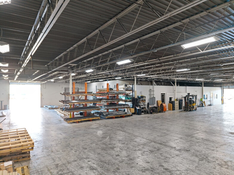 More Photos Of 13840 Denton Dr, Farmers Branch Warehouse For Sale