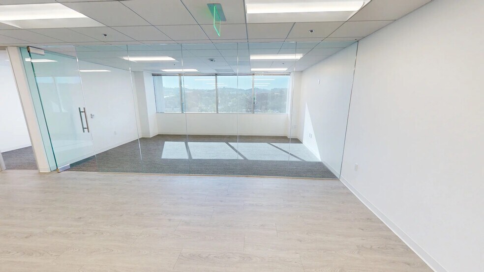 More Photos Of 15760 Ventura Blvd, Encino Office For Lease