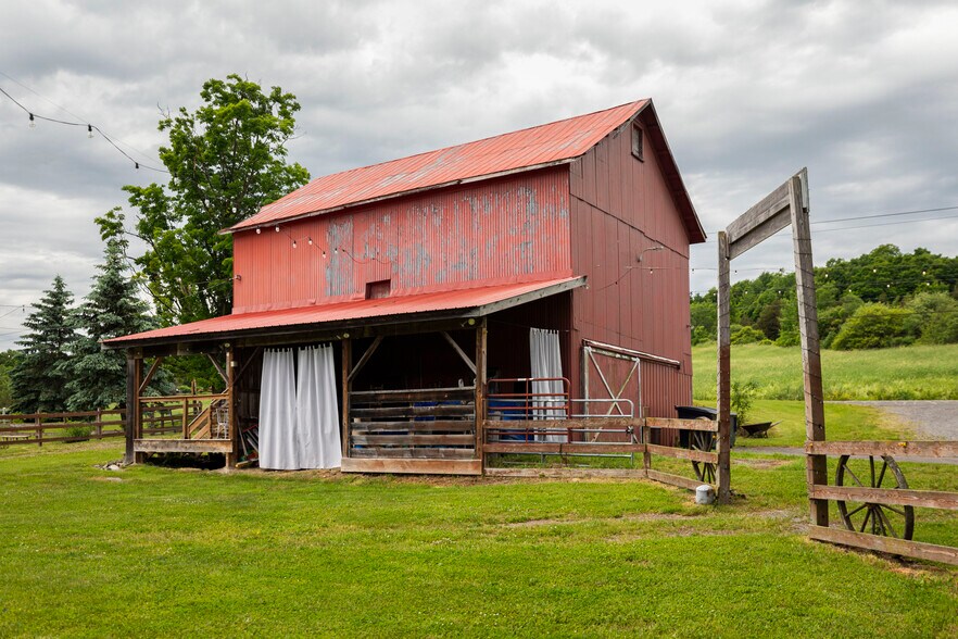 More Photos Of 538 N Harpersfield Rd, Jefferson Specialty For Sale