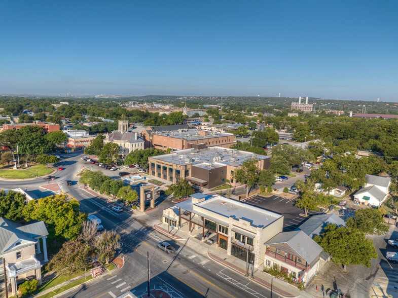 More Photos Of 207 E San Antonio St, New Braunfels Loft Creative Space For Lease