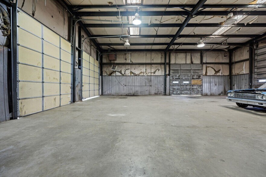 More Photos Of 504 S Harper Rd, Corinth Showroom For Sale