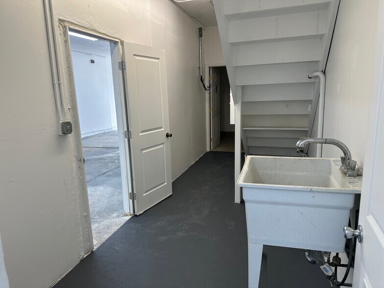 More Photos Of 1356 Harrison St, San Francisco Warehouse For Lease