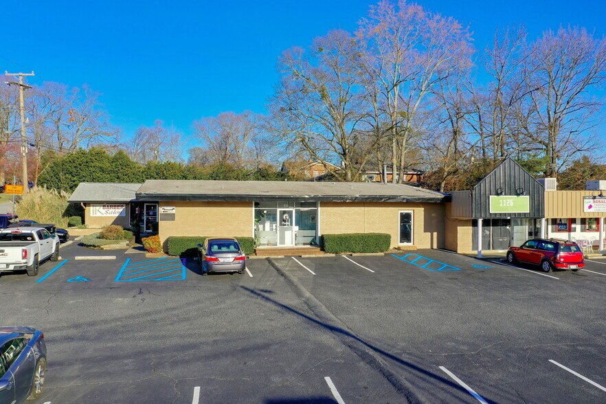 More Photos Of 1122-1126 N Pleasantburg Dr, Greenville Freestanding For Lease