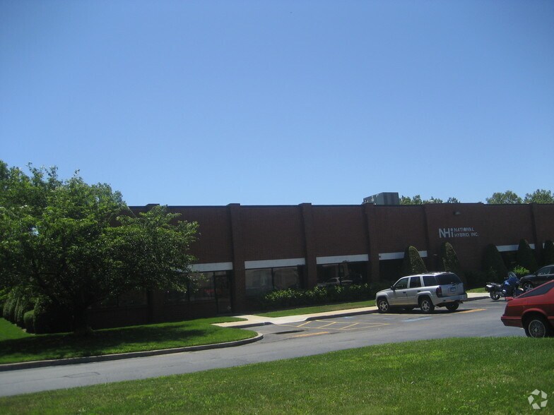 More Photos Of 2200 Smithtown Ave, Ronkonkoma Warehouse For Sale