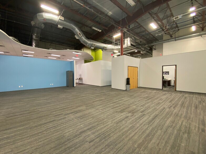 More Photos Of 7050 Burleson Rd, Austin Light Distribution For Sale