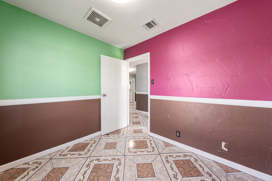 More Photos Of 3715 Bellmead Dr, Bellmead Office For Sale