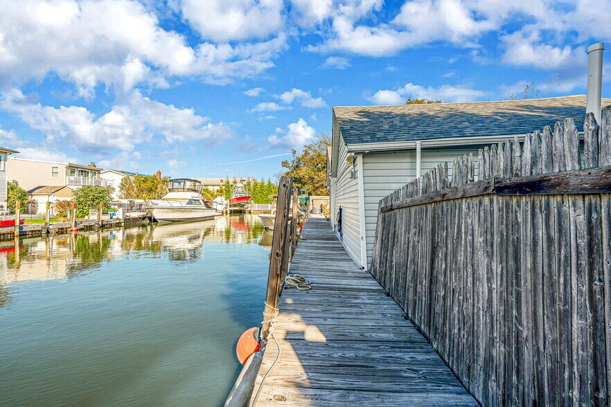 More Photos Of 504 Fire Island Ave, Babylon Flex For Sale