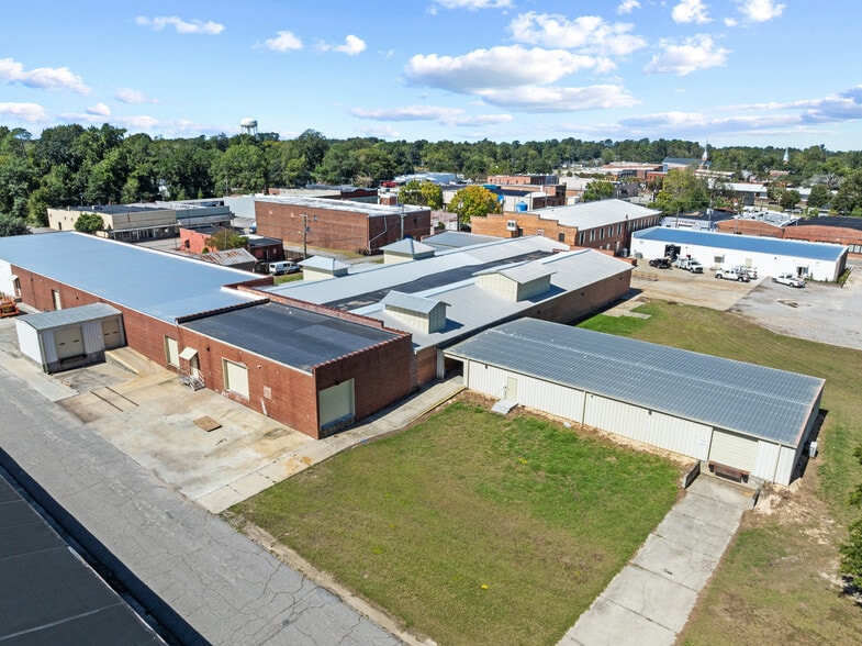 More Photos Of 122 E Laurel St, Mullins Industrial For Sale