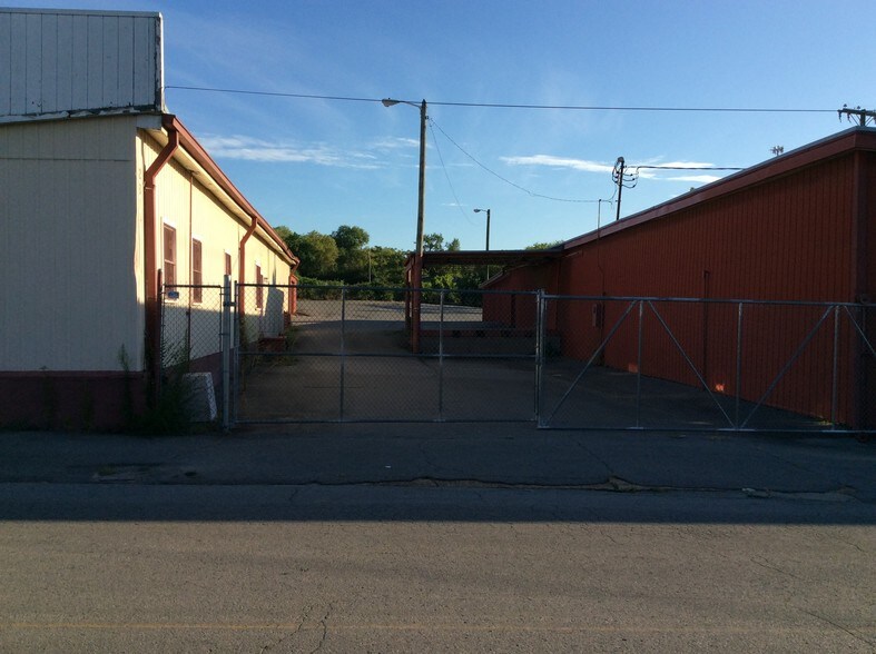 More Photos Of 2314 Clifton Ave, Nashville Warehouse For Lease