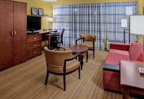 More Photos Of 580 Millennium Blvd, Brunswick Hotel For Sale