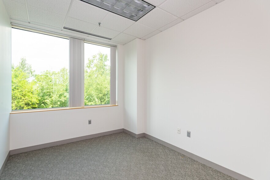 More Photos Of 400 Donald J Lynch Blvd, Marlborough Unknown For Lease