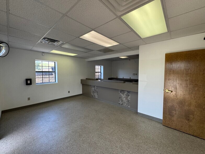 More Photos Of 540 N Main St, Jasper Storefront Retail Office For Lease