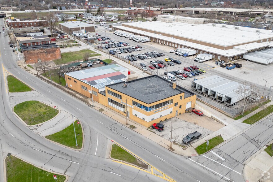 More Photos Of 306 S Summit St, Toledo Light Manufacturing For Sale