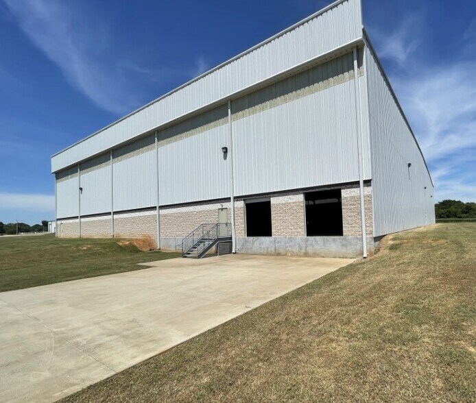 More Photos Of 105 Jarvis Brewer Dr, Rogersville Industrial For Lease