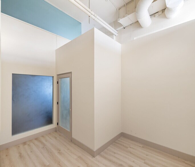 More Photos Of 9435-9439 Santa Monica Blvd, Beverly Hills Storefront Retail Office For Lease