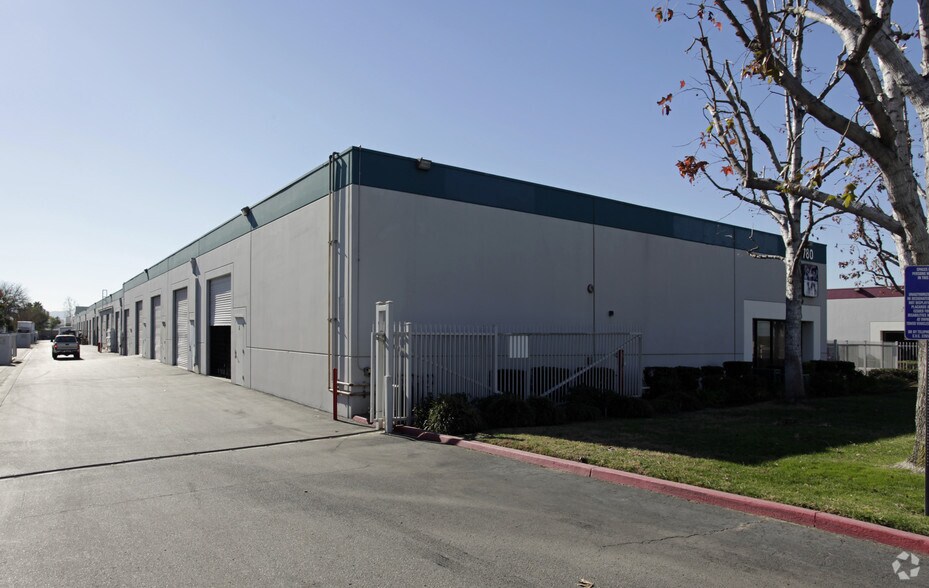 More Photos Of 780 E Francis St, Ontario Manufacturing For Lease