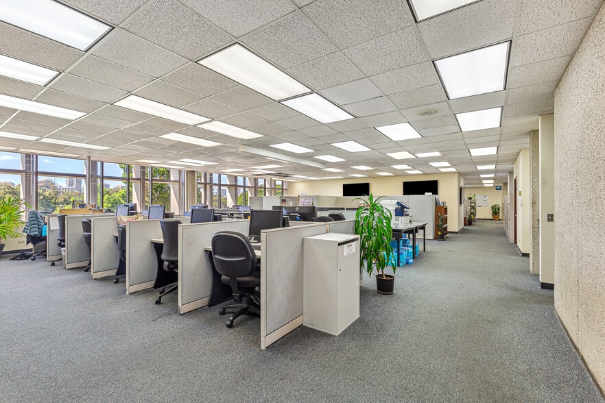 More Photos Of 614 Kapahulu Ave, Honolulu Office For Sale