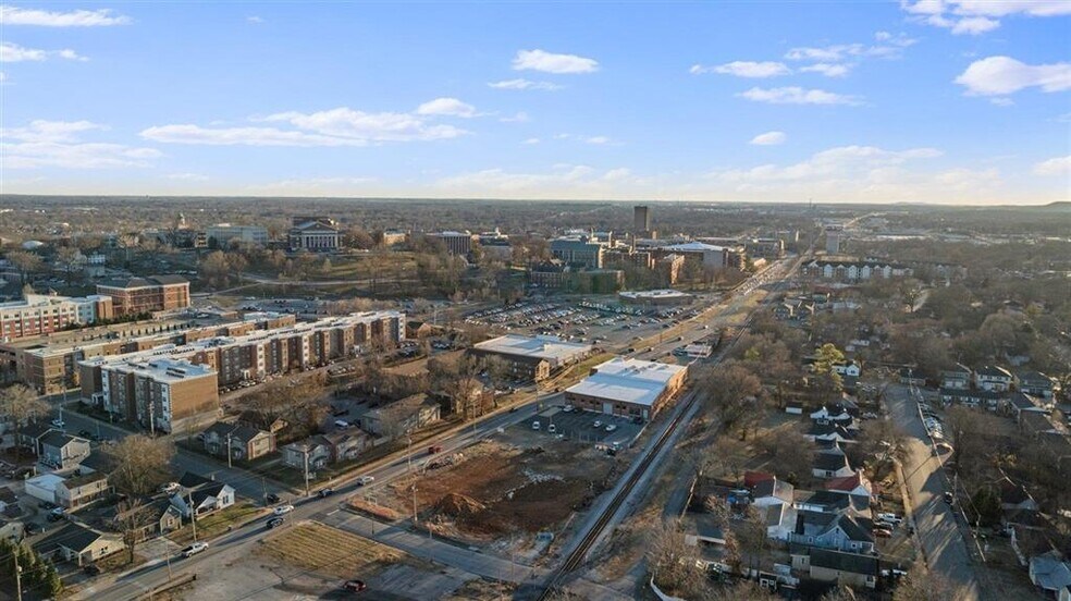 More Photos Of 1349 Adams St, Bowling Green Distribution For Lease