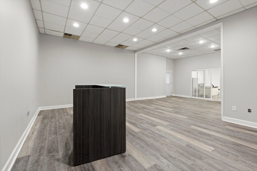 More Photos Of 203 Rio Cir, Decatur Light Distribution For Lease
